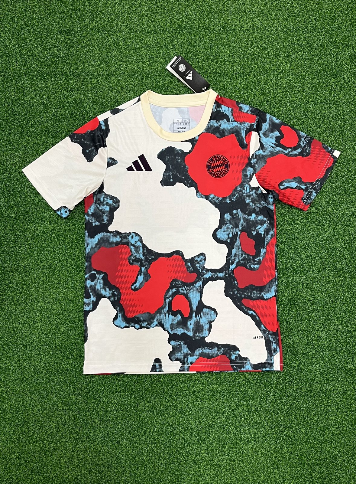 2025-26 Bayern training jersey 1