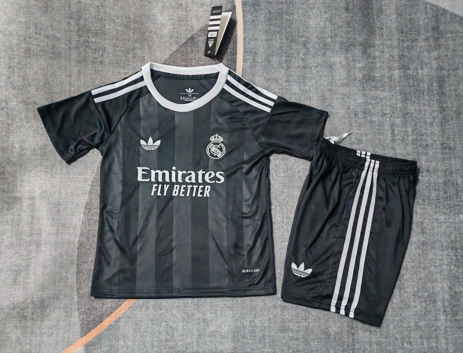 2025-26 Real Madrid Goalkeeper Jersey - Kids' 1
