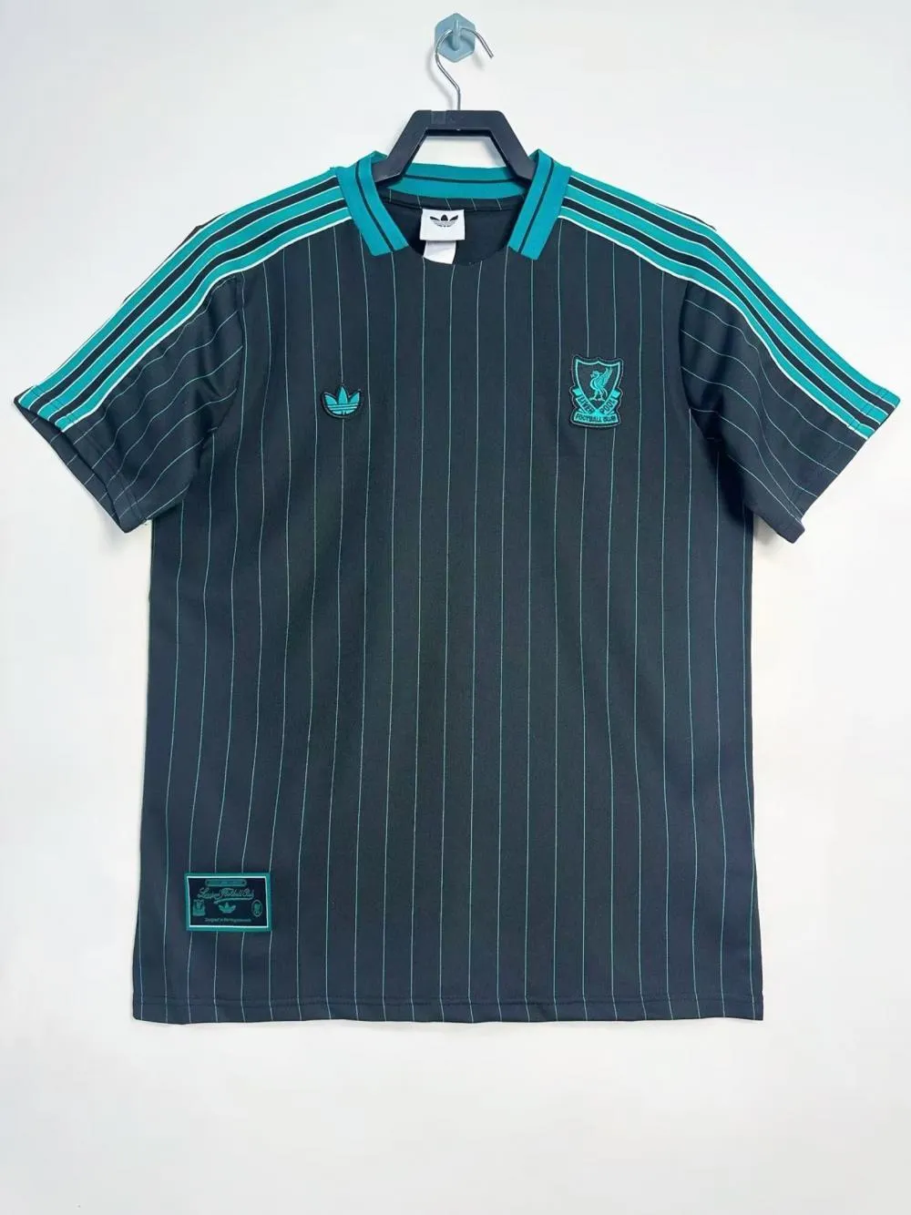 2025-26 Liverpool Retro Kit 1