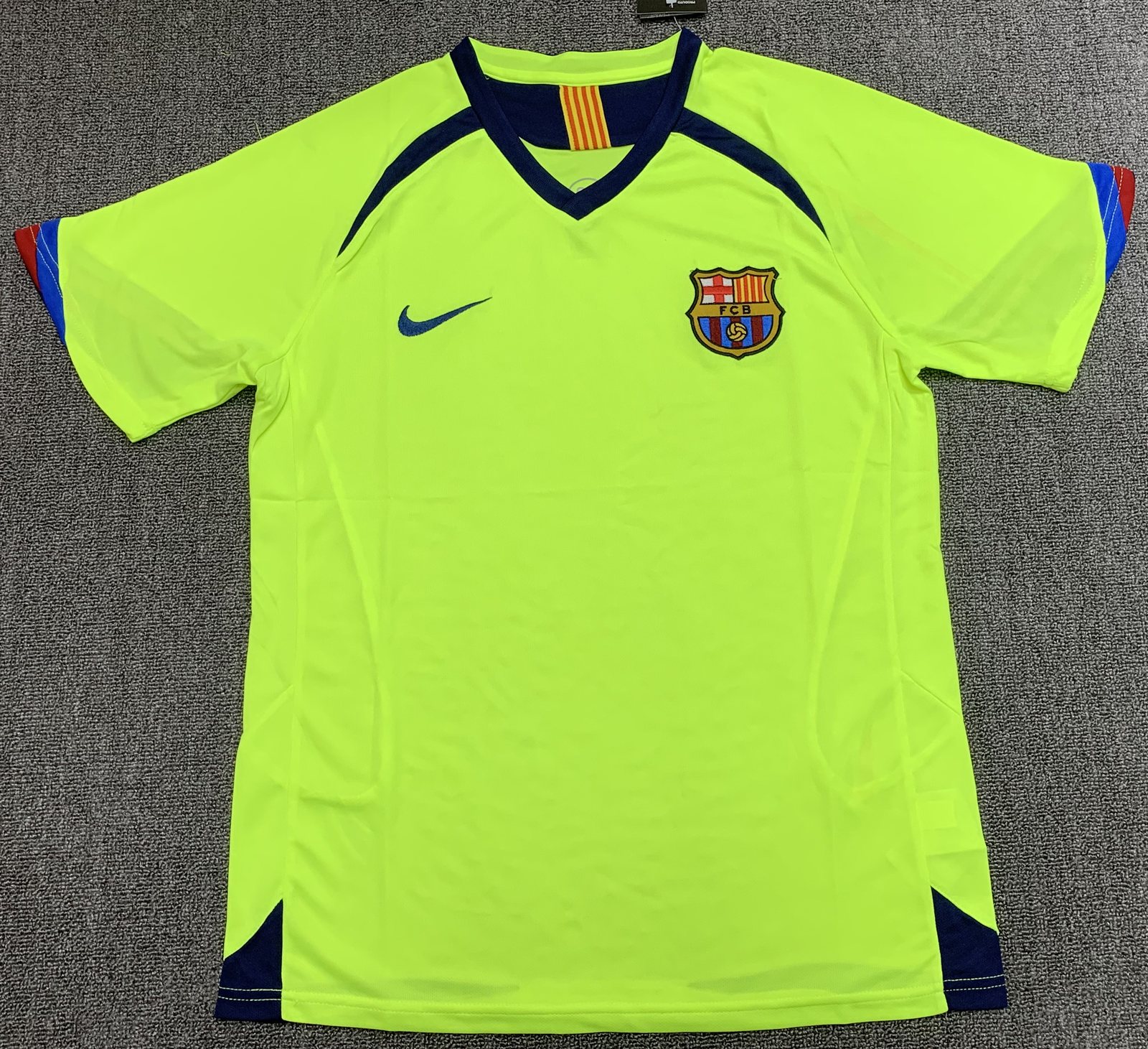 2005-06 Barcelona Away Retro Jersey 1