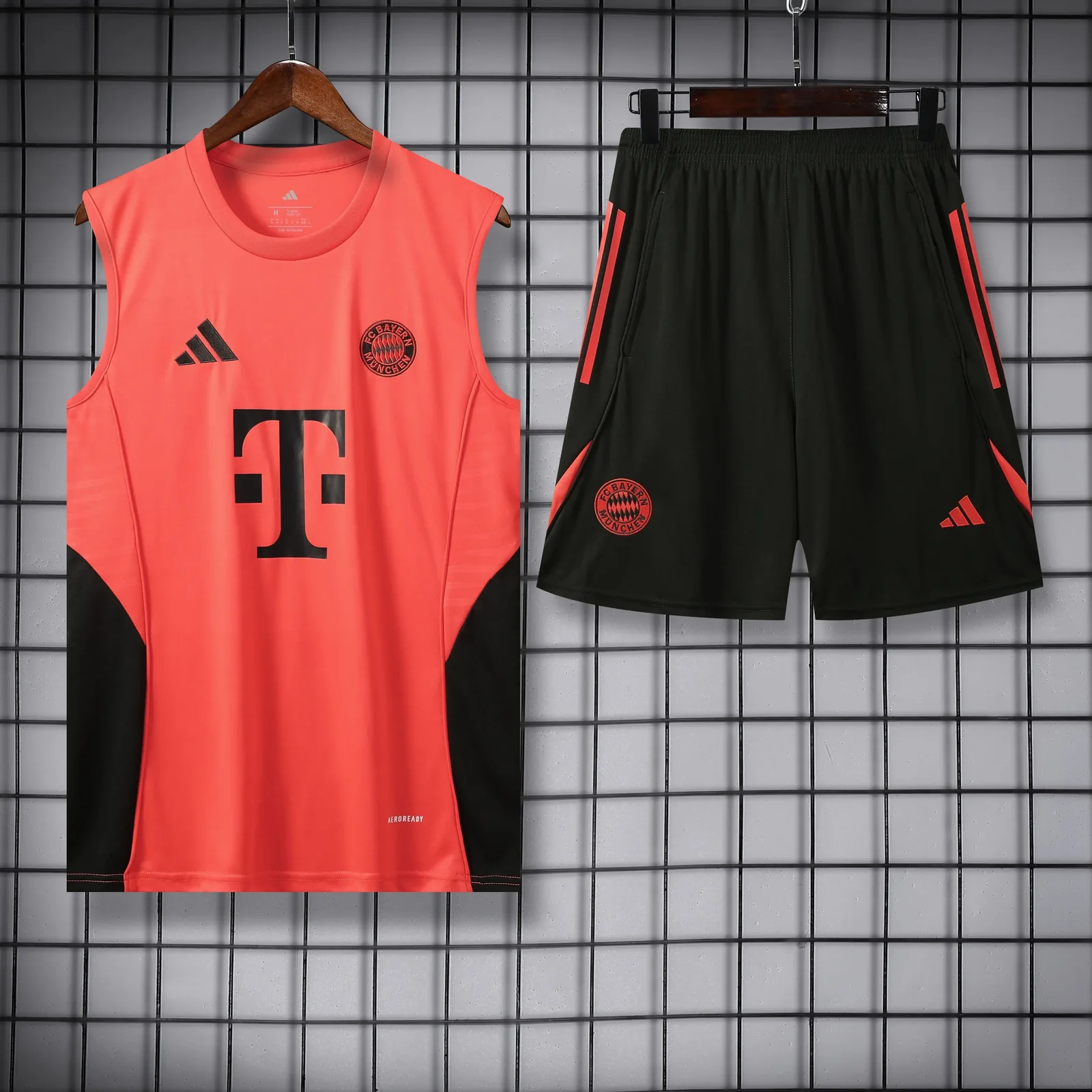 2025-26 Bayern Munich training vest jersey 1
