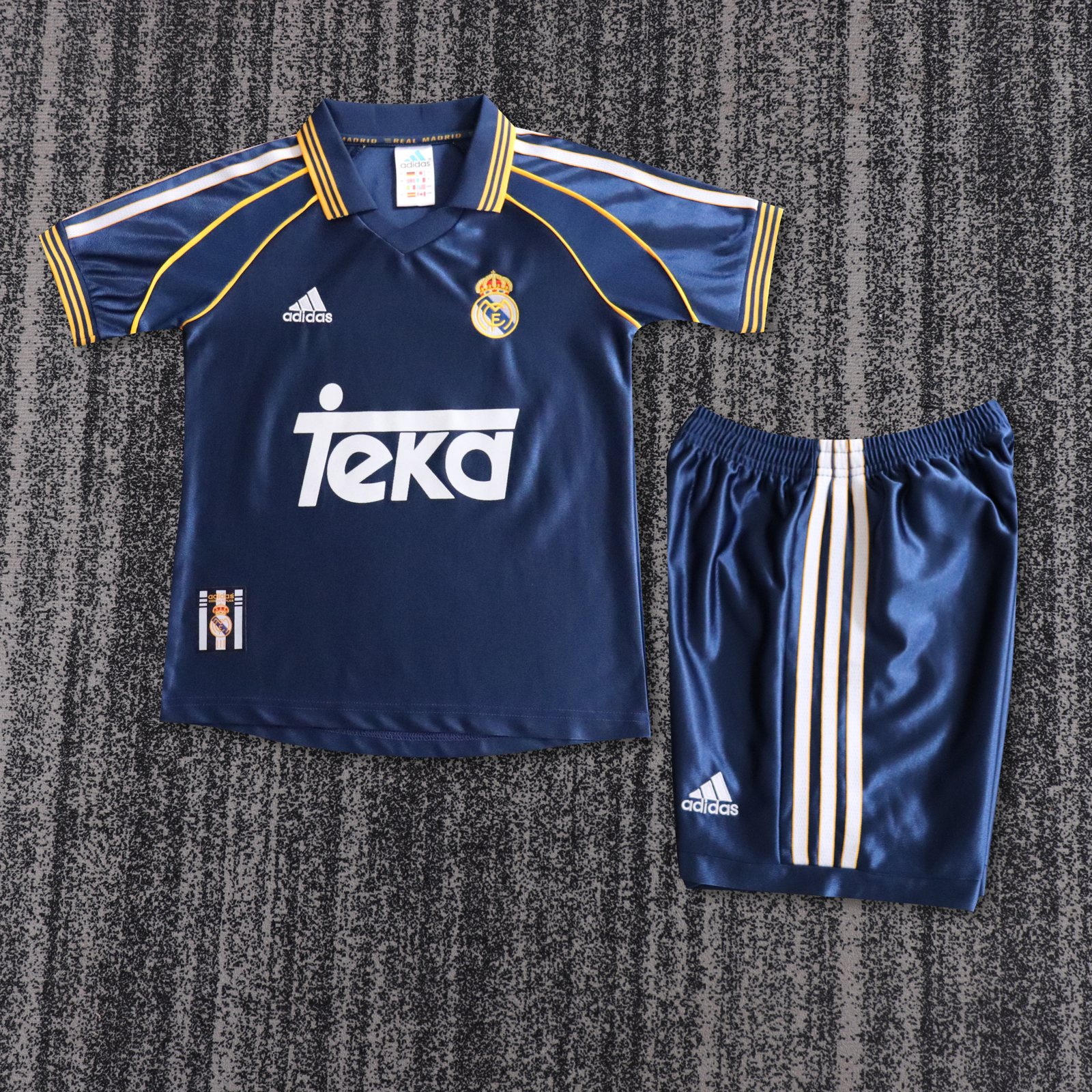 1998-00 Real Madrid Away Shirt - Kids Sizes 1