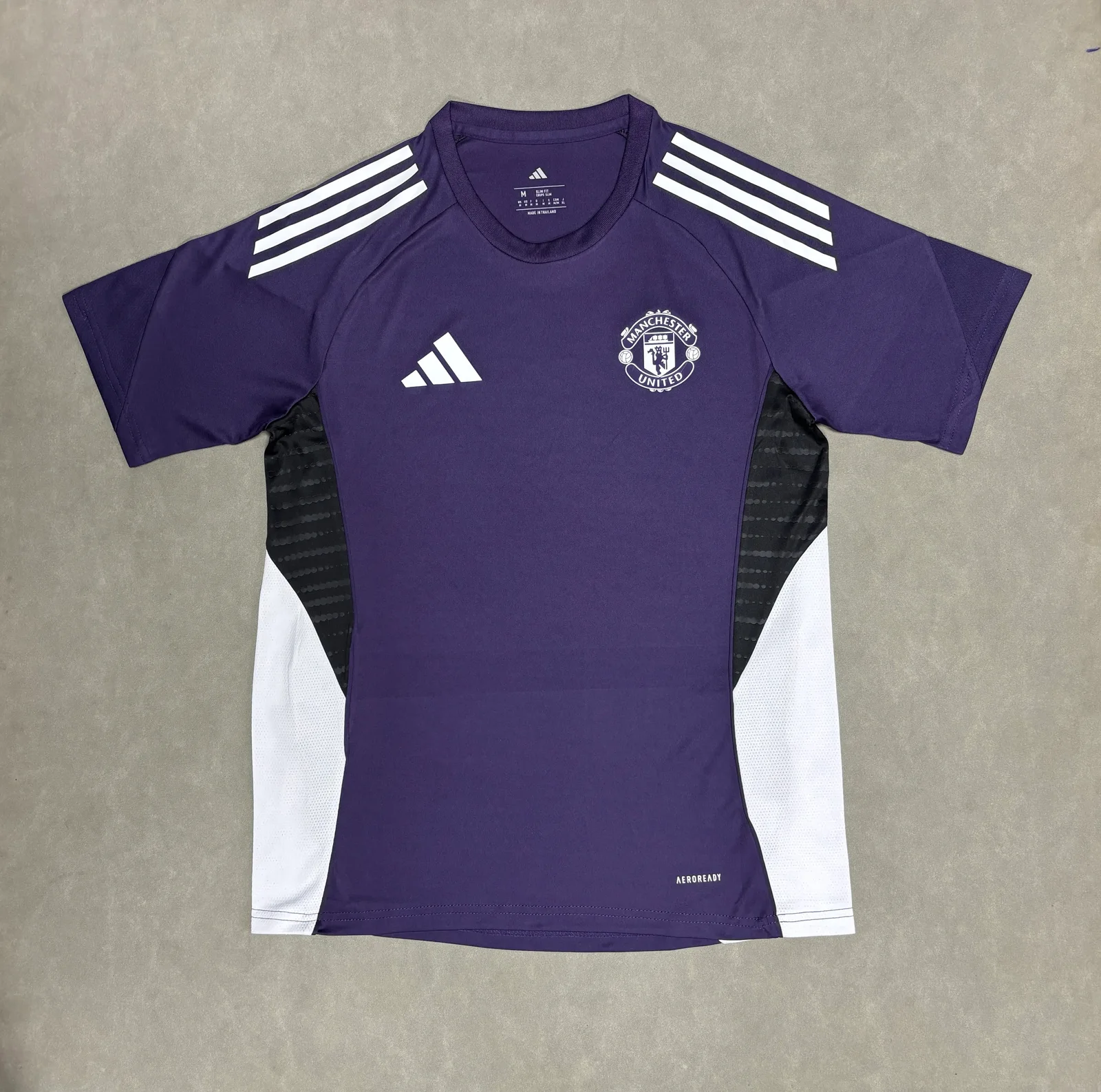 2025-26 Manchester United Training Jersey – Fan Version 1