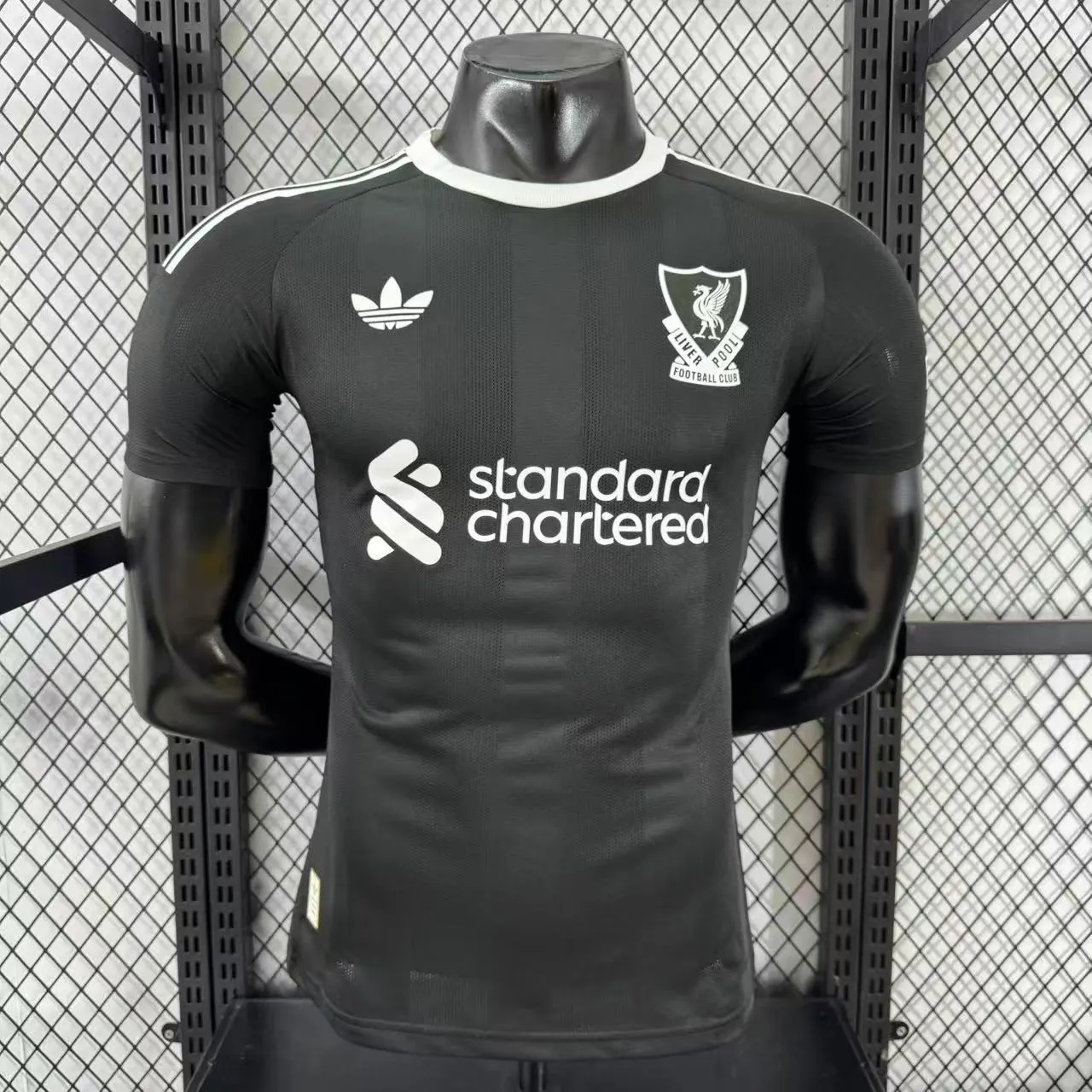2025-26 Liverpool Black Goalkeeper Jersey - Player Version 1