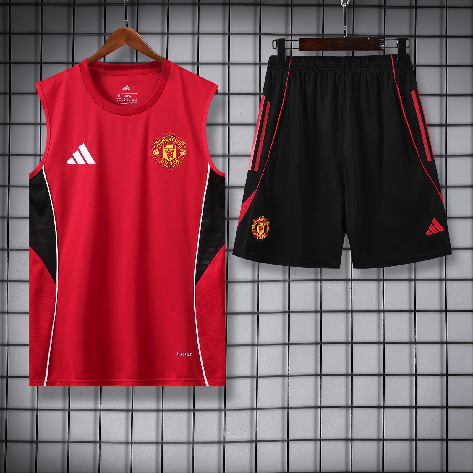 2025-26 Manchester United training vest jersey 1