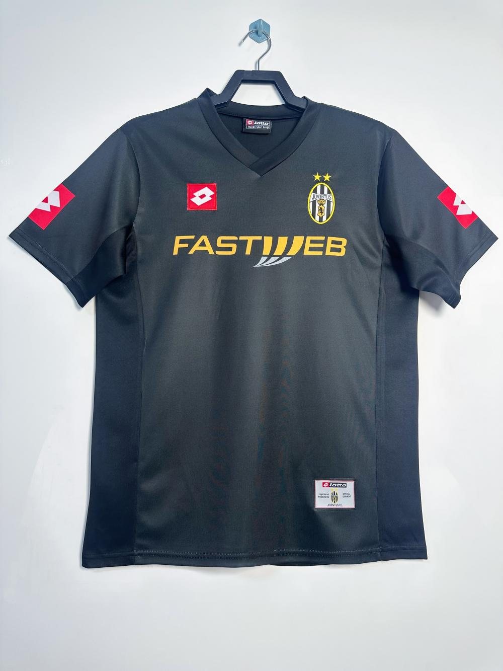 2001-02 Juventus Away Retro Jersey 1