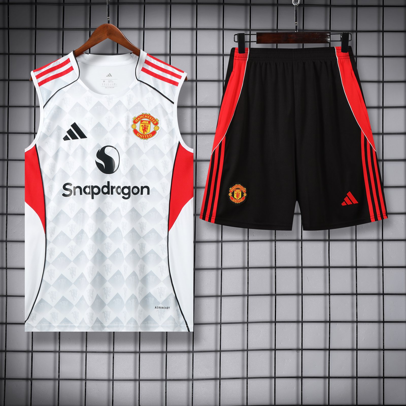 2025-26 Manchester United training vest jersey 1
