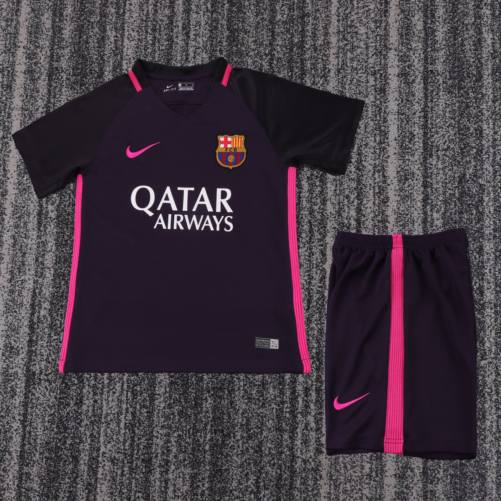2016-17 Barcelona Away Retro Jersey – Kids' 1