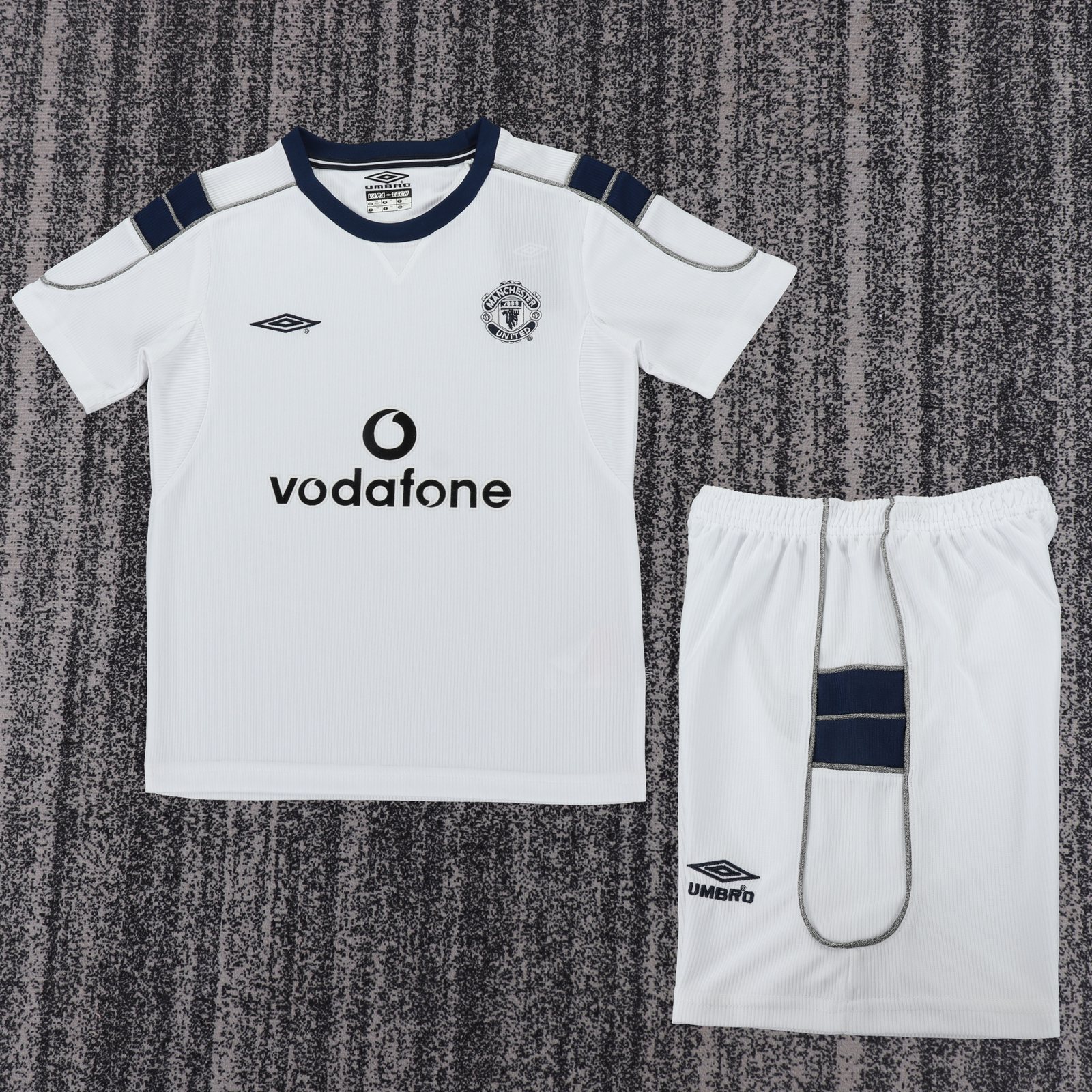 2000-01 Manchester United Away Retro Jersey - Kids 1