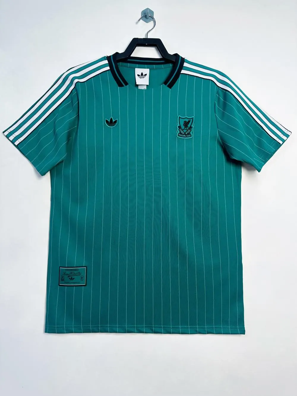 2025-26 Liverpool Retro Kit 1