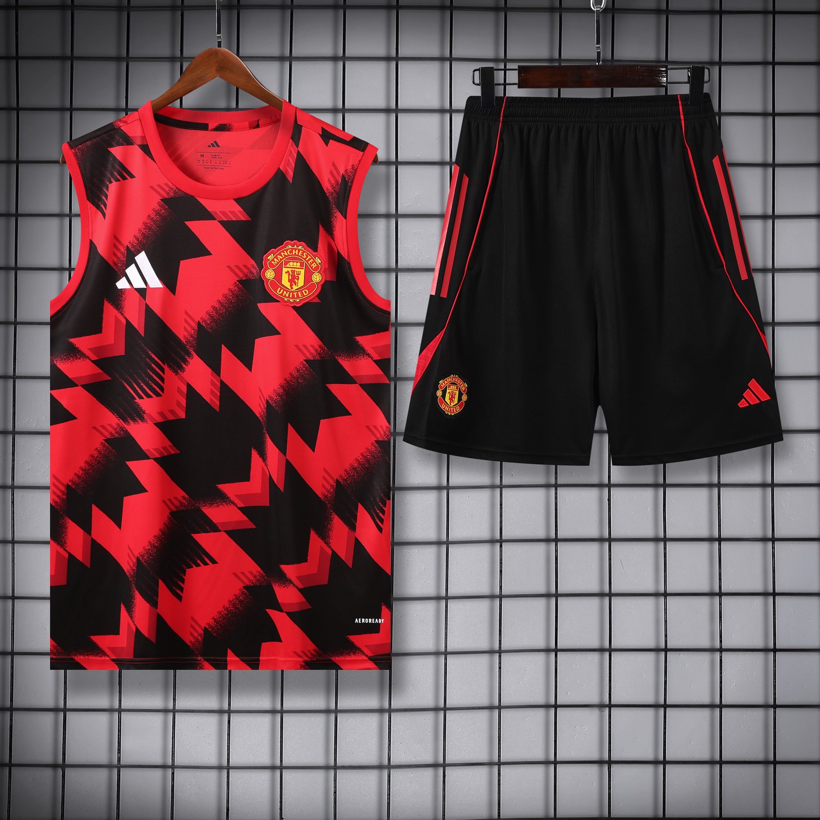 2025-26 Manchester United training vest jersey 1